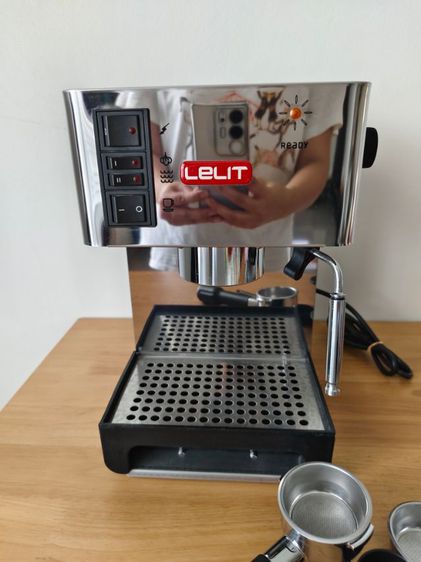 เครื่องชงกาแฟ Lelit ตัวเครื่องผลิตจากอิตาลี ชงได้ 100 ต่อวัน วัสดุสแตนเลส หม้อต้มทองเหลือง ใช้งานน้อย