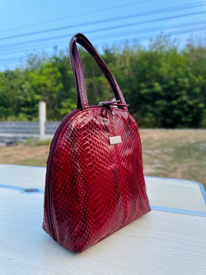 กระเป๋าหนัวงูแท้ 🐍 ทรงโดม สีแดงอมน้ำตาล  รูปที่ 2