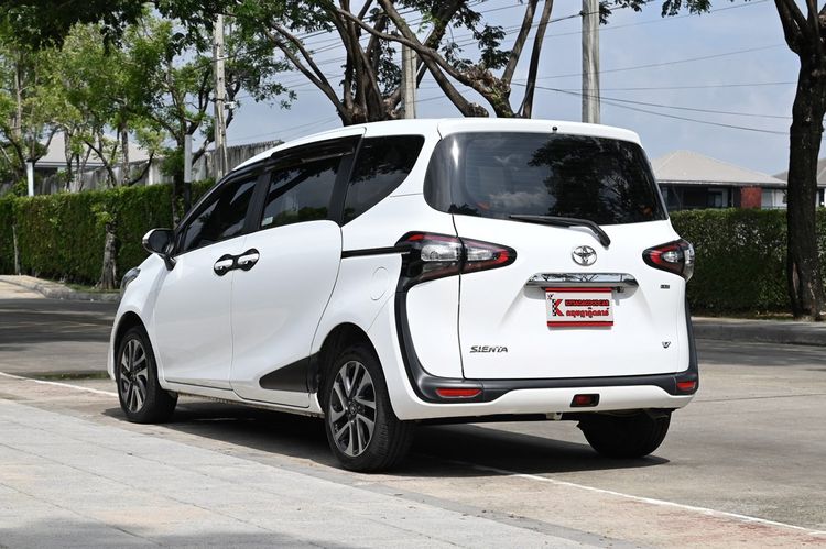 Toyota Sienta 2019 1.5 V Utility-car เบนซิน เกียร์อัตโนมัติ ขาว รูปที่ 3