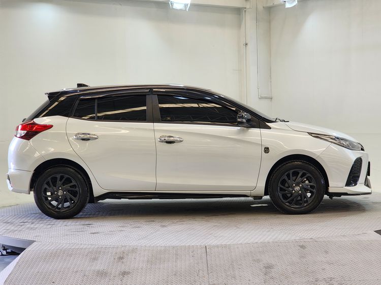 Toyota Yaris 2022 1.2 Sport Premium Sedan เบนซิน เกียร์อัตโนมัติ ขาว รูปที่ 4