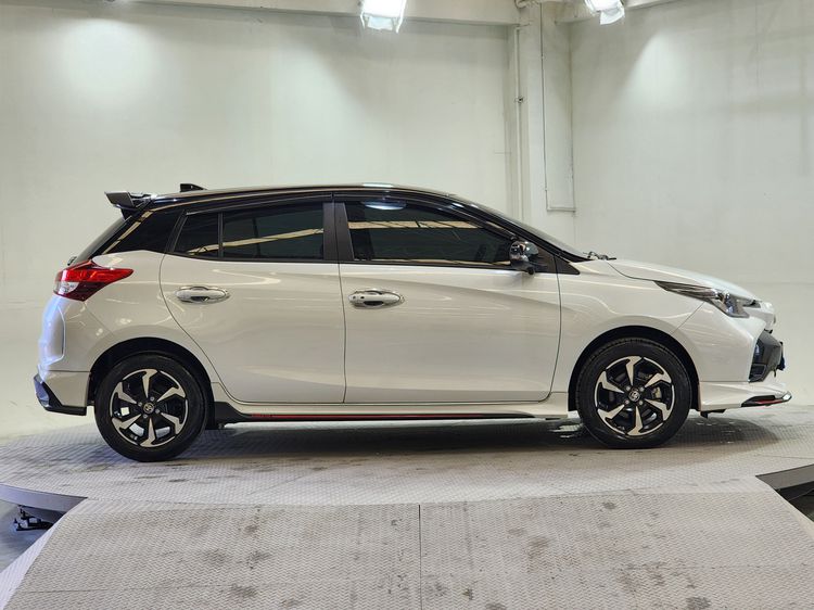 Toyota Yaris 2023 1.2 Premium Sedan เบนซิน เกียร์อัตโนมัติ ขาว รูปที่ 4