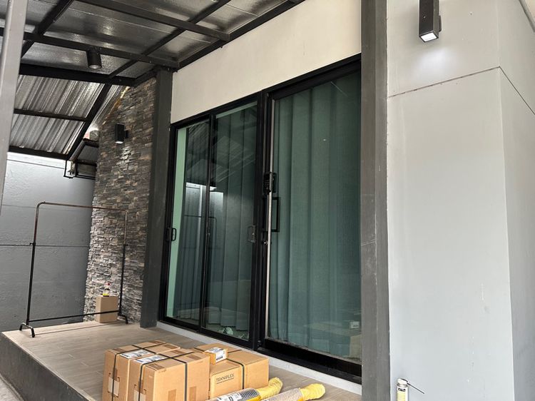 ขาย…บ้านเดียว สองชั้นตกแต่งเรียบร้อย หมู่บ้านวิสดอมกรีนทาวน์ 2 เพชรเกษม 69 ถนนเลียบคลองภาษีเจริญฝั่งใต้ 57.4 ตรว.  พื้นที่ใช้สอย 200 ตรม รูปที่ 2