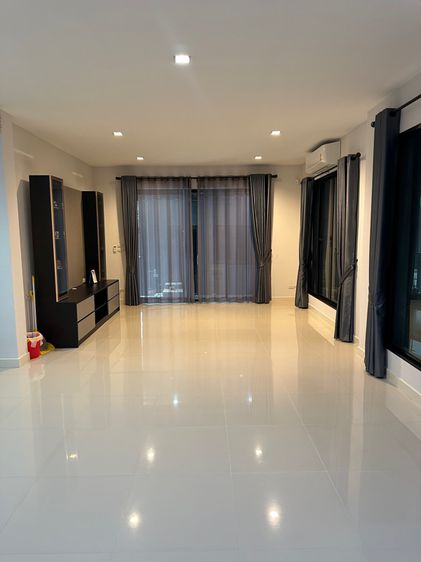 ขาย…บ้านเดียว สองชั้นตกแต่งเรียบร้อย หมู่บ้านวิสดอมกรีนทาวน์ 2 เพชรเกษม 69 ถนนเลียบคลองภาษีเจริญฝั่งใต้ 57.4 ตรว.  พื้นที่ใช้สอย 200 ตรม รูปที่ 3