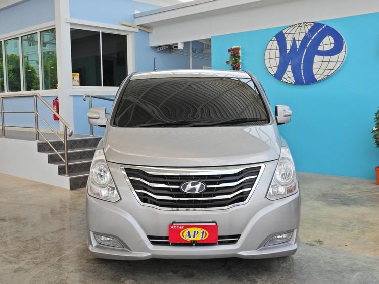 Hyundai H-1  2014 2.5 Deluxe Van ดีเซล เกียร์อัตโนมัติ เทา