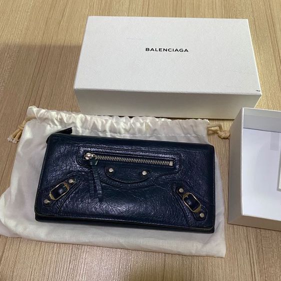 กระเป๋าเงิน Balenciaga 6,500 บ. จากเกือบ 20,000 บ.