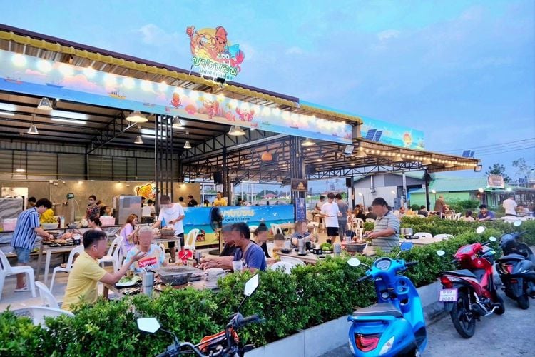 ร้านอาหาร เซ้งด่วน บุฟเฟต์ทะเลไทย ถนนเอกชัยบางบอน มีกำไร6หลักต่อเดือน โครงการ เดอะริช พลาซ่า ลานจอดรถกว้างขวาง