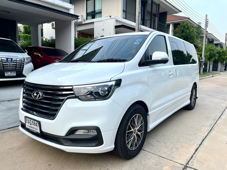 Hyundai Grand Starex 2019 2.5 VIP Van ดีเซล ไม่ติดแก๊ส เกียร์อัตโนมัติ ขาว รูปที่ 2