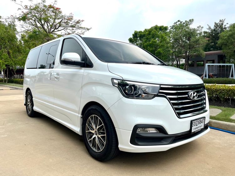 Hyundai Grand Starex 2019 2.5 VIP Van ดีเซล ไม่ติดแก๊ส เกียร์อัตโนมัติ ขาว