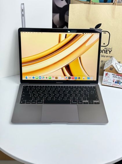Apple MacBook Air M1 256G  ประกันศูนย์ 05-24