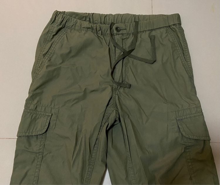 กางเกงขายาว uniqlo สีเขียวทหาร มีกระเป๋าข้าง รูปที่ 2
