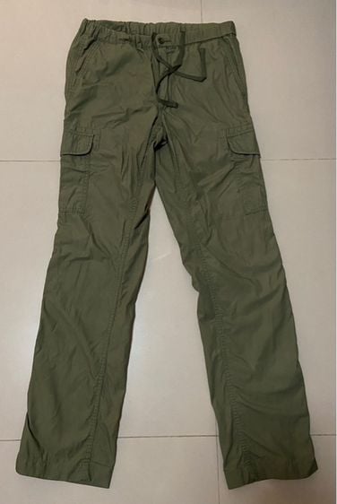 กางเกงขายาว uniqlo สีเขียวทหาร มีกระเป๋าข้าง รูปที่ 1