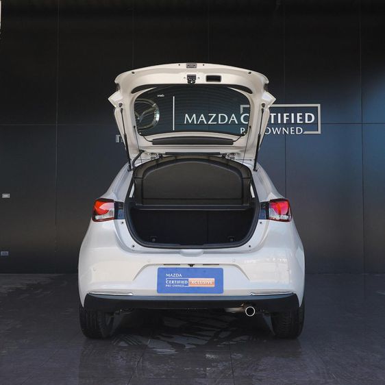 Mazda Mazda 2 2022 1.3 Skyactiv-G S Leather Sports Sedan เบนซิน ไม่ติดแก๊ส เกียร์อัตโนมัติ ขาว รูปที่ 4