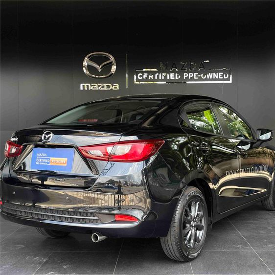 Mazda Mazda 2 2022 1.3 Skyactiv-G S Leather Sedan Sedan เบนซิน ไม่ติดแก๊ส เกียร์อัตโนมัติ ดำ รูปที่ 4