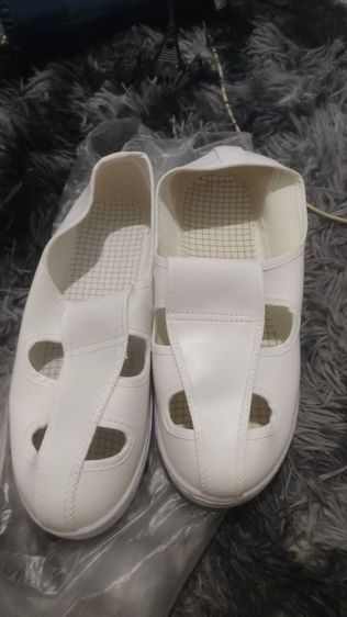 รองเท้าแบบสวมและโลฟเฟอร์ UK 8 | EU 42 | US 8.5 ขาว รองเท้ากาวกันไฟฟ้าเบอร์42ของใหม่