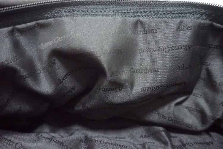 กระเป๋าหนัง ถือ  สะพายข้าง    Alberto Guardiani Leather Sling Bag Made in Italy รูปที่ 12