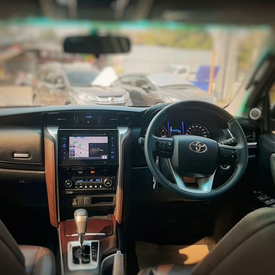 Toyota Fortuner 2020 2.4 V Utility-car ดีเซล เกียร์อัตโนมัติ ขาว รูปที่ 3