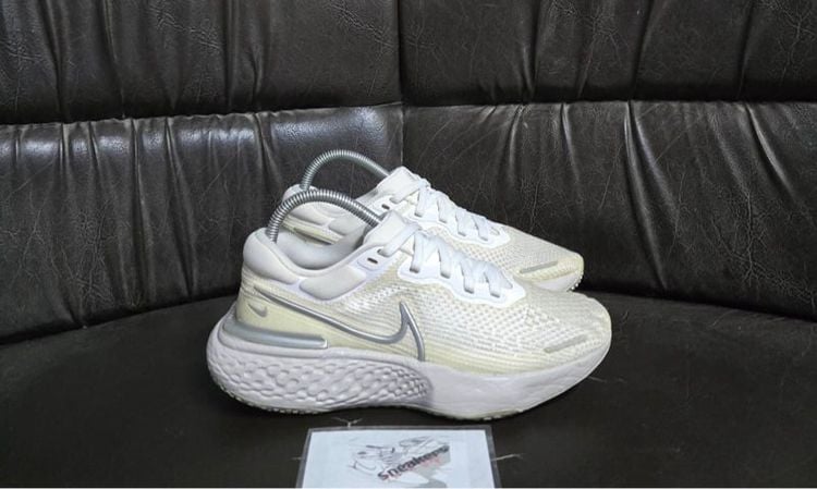 Nike ZoomX Invincible Run Flyknit  White Metallic Silver รูปที่ 1