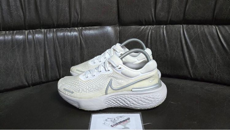 Nike ZoomX Invincible Run Flyknit  White Metallic Silver รูปที่ 2
