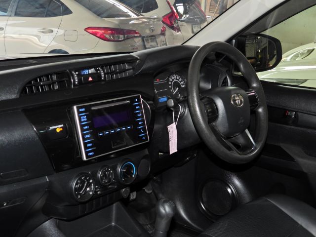 Toyota Hilux Revo 2019 2.4 J ดีเซล เกียร์ธรรมดา ขาว รูปที่ 4