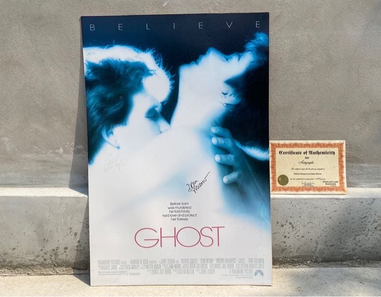 โปสเตอร์ภาพยนต์แท้เรื่อง GHOST วิญญาณ ความรัก ความรู้สึก ปี1990 พร้อมลายเซ็นต์ พระนางระดับโลกค่ะ