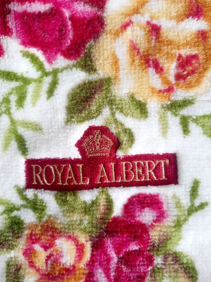 ขอขายผ้าปิดโถส้วมแบรนด์เนมของยี่ห้อ Royal Albert วินเทจปี 1997 สภาพยังสวยสะอาดไม่ขาดและชำรุด รูปที่ 3