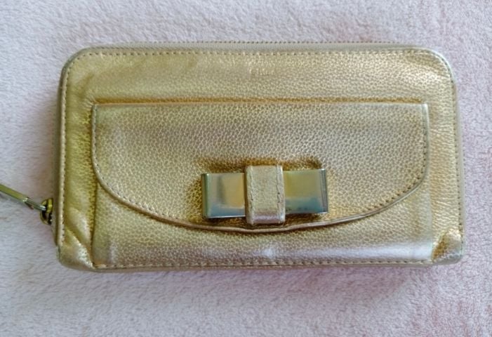 กระเป๋าสตางค์หนังแท้สีทอง chole รูปที่ 1