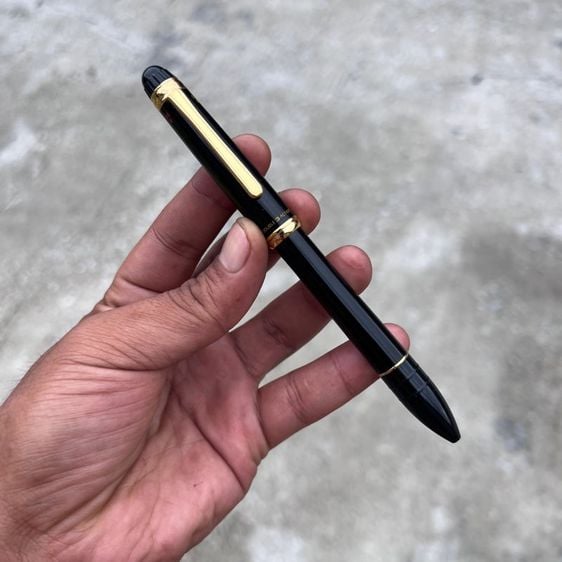 ปากกา & หมึกเติม ปากกา plantinum 3in1 black  gold หมึกดำ หมึกแดง ดินสอกด0.5 สภาพดีคับ 450 คับ