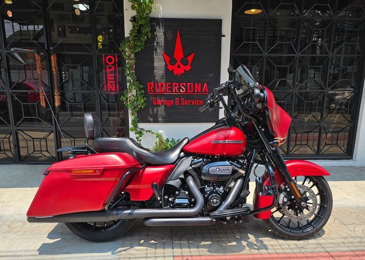 Harley Davidson Street Glide Special The Wicked  Red Denim 2020