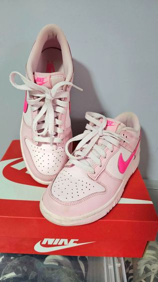 รองเท้าผ้าใบ ชมพู Nike Dunk Low Triple Pink (gs) ไซส์ 4.5uk