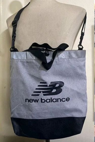 new balanceกระเป๋าผ้าสะพายข้าง
