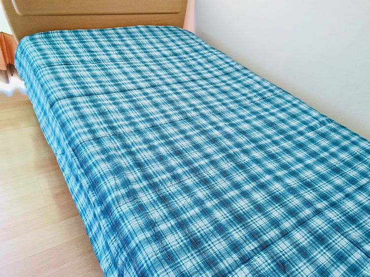 ผ้าห่ม ขนาด 4-4.5ฟุต สีฟ้าลายสก็อต (Made in China) มือสองสภาพดี สินค้าญี่ปุ่น-เกาหลีแท้ รูปที่ 2