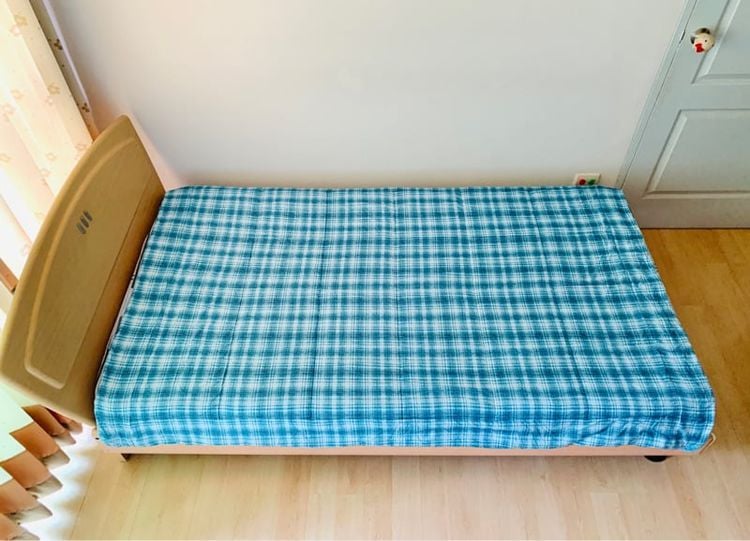 ผ้าห่ม ขนาด 4-4.5ฟุต สีฟ้าลายสก็อต (Made in China) มือสองสภาพดี สินค้าญี่ปุ่น-เกาหลีแท้ รูปที่ 1