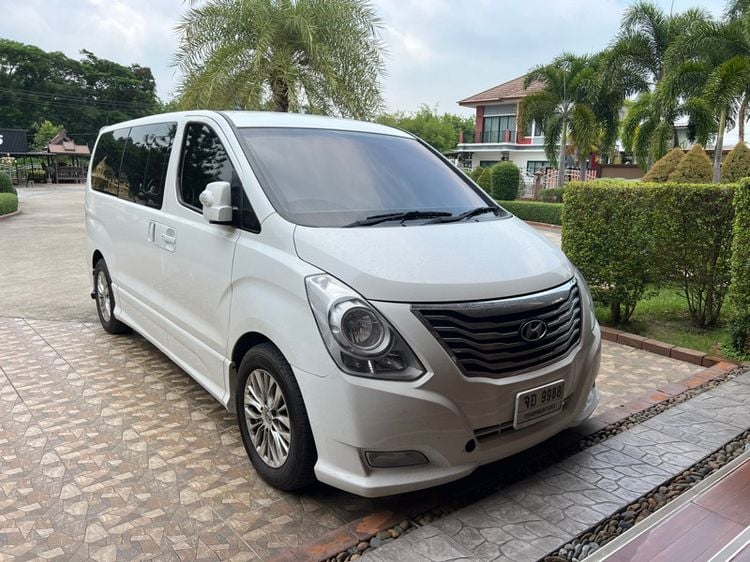 Hyundai Grand Starex 2016 2.5 VIP Van ดีเซล ไม่ติดแก๊ส เกียร์อัตโนมัติ ขาว