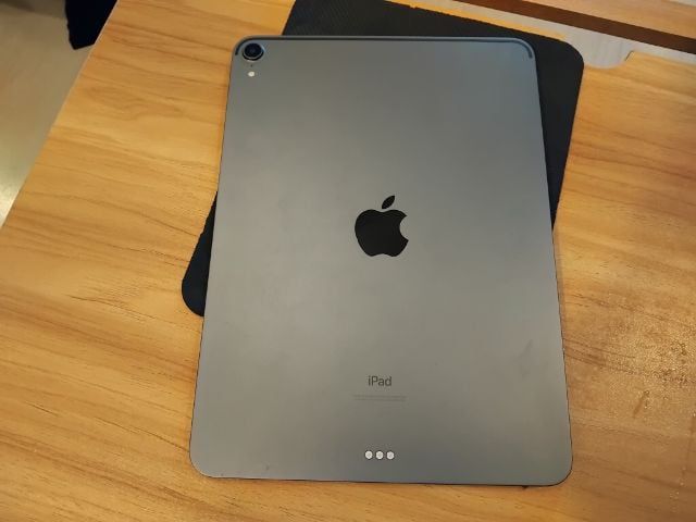 iPad Pro 2018 WiFi (256 GB) มีตำหนิ รูปที่ 1