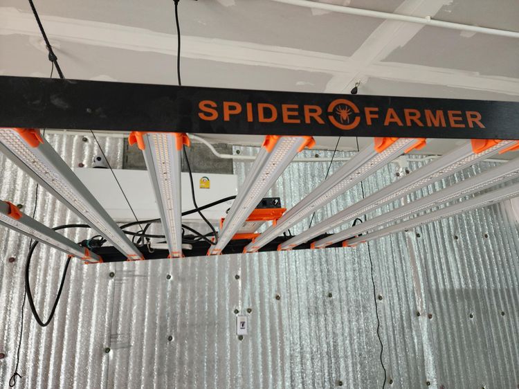 Spider Farmer อัพเกรด SE7000 LED Grow Light (730w)