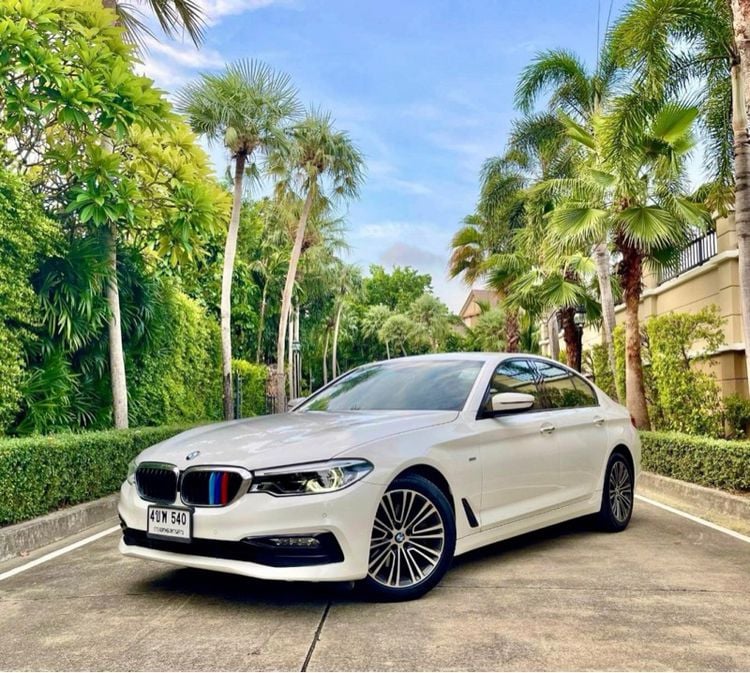 BMW Series 5 2018 520d Sedan ดีเซล เกียร์อัตโนมัติ ขาว รูปที่ 1