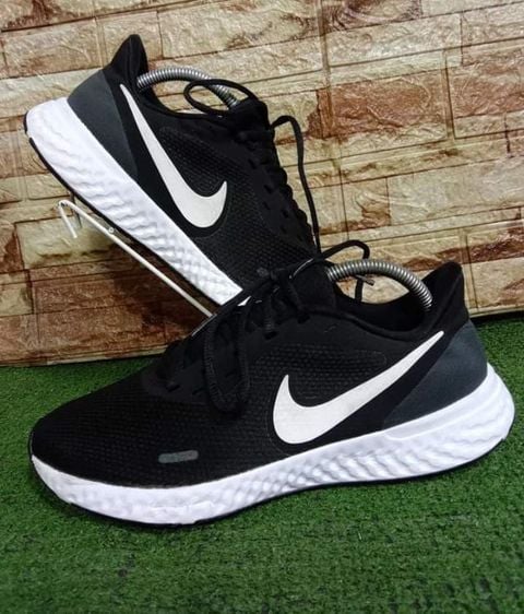 Nike Revolution 5 