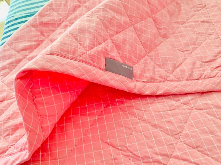 ผ้าห่ม ขนาด 4.5ฟุต สีชมพูลายตาราง สไตล์มินิมอล ยี่ห้อ HOME IN US (สภาพใหม่) มือสองสภาพดี สินค้าญี่ปุ่น-เกาหลีแท้ รูปที่ 6