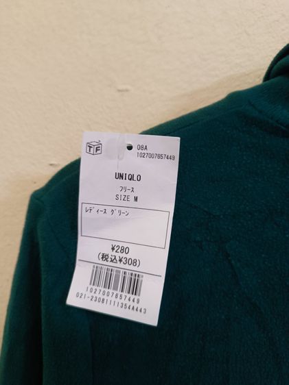 เสื้อไหมพรมคอเต่า Uniqlo สีเขียวเข้ม Size.M รอบอก 38 ยาว 22.5 สภาพดีไม่มีขาด รูปที่ 2