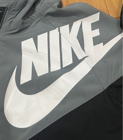 เสื้อผ้าร่ม Nike Sportswear Windrunner Jacket รูปที่ 4