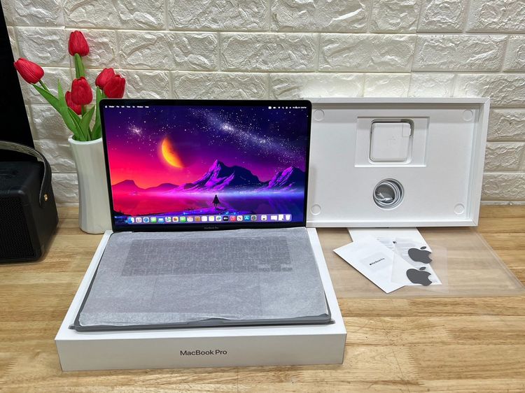 MacBook Pro 16-inch,2019 Four Thunderbolt 3 ports 8-Core Intel Core i9 Ram16GB SSD1TB SpaceGray