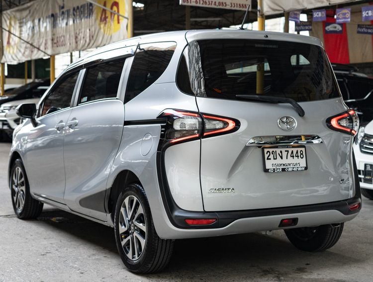 Toyota Sienta 2017 1.5 V Utility-car เบนซิน ไม่ติดแก๊ส เกียร์อัตโนมัติ เทา รูปที่ 3