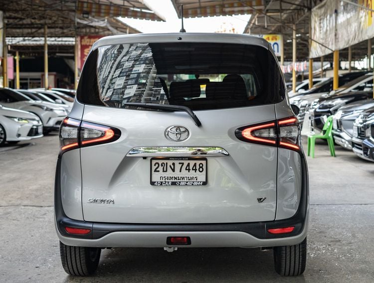 Toyota Sienta 2017 1.5 V Utility-car เบนซิน ไม่ติดแก๊ส เกียร์อัตโนมัติ เทา รูปที่ 4