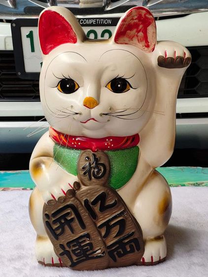 แมวกวัก (ญี่ปุ่น: 招き猫)ตัวใหญ่ ขนาดหน้าตักกว้าง23cm สูง 41cm. ลึก 21cm. ใครหาอยู่จัดด่วนครับ ช่วยเรียกเงินทองและโชคลาภมาให้ ราคา3500บาท
