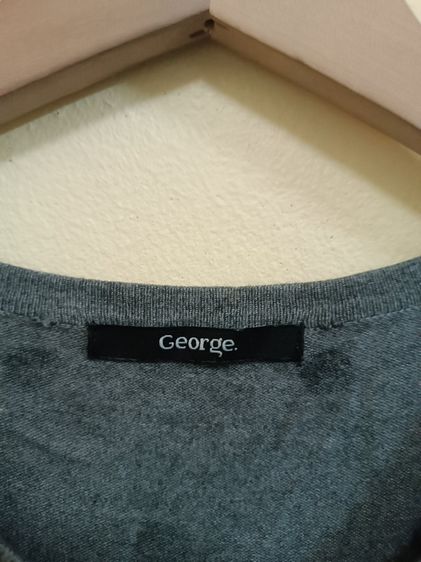 เสื้อคาร์ดิแกน George ลายจุดเทาดำ  รอบอก 43 ยาว 23  สภาพดีไม่มีขาด รูปที่ 4