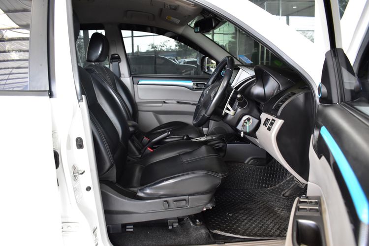 Mitsubishi Pajero Sport 2015 2.5 GT 4WD Utility-car ดีเซล ไม่ติดแก๊ส เกียร์อัตโนมัติ ขาว รูปที่ 3