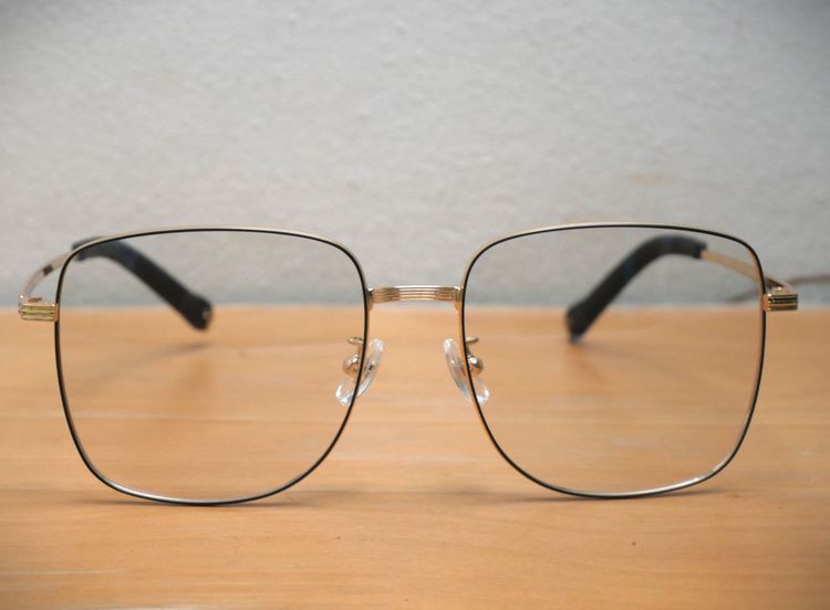 metal frame glasses equipped with their own lenses Japan vintage