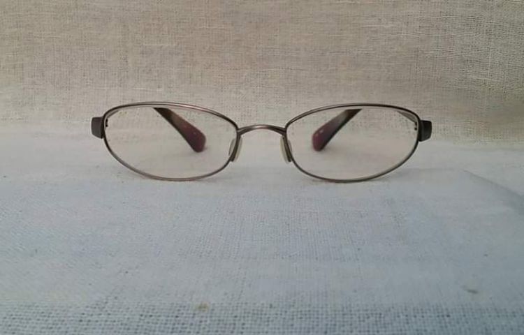 แว่นตาอเมริกันสายพันธุ์แคลิฟอร์เนียน OLIVER PEOPLES 'โอลิเวอร์ พีเพิลส์' เลนส์กระจกคริสตัล–มัลติโค้ท HOYA คุณภาพสูง ค่าสายตายาว 250...Authentic OLIVER PEOPLES handcrafted in Sabae, Japan
 รูปที่ 3