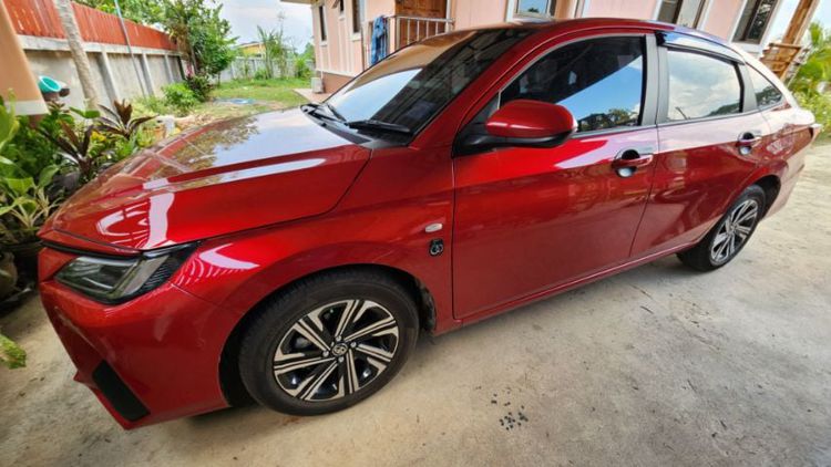 รถ Toyota Yaris ATIV 1.2 E สี แดง