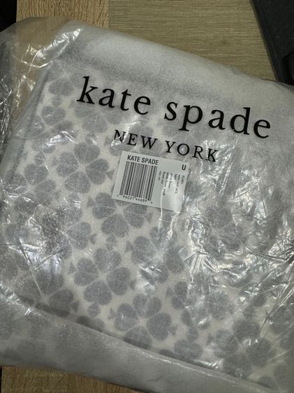 Kate Spade Signature Spade Flower Swingpack Crossbody สีกรม รูปที่ 8